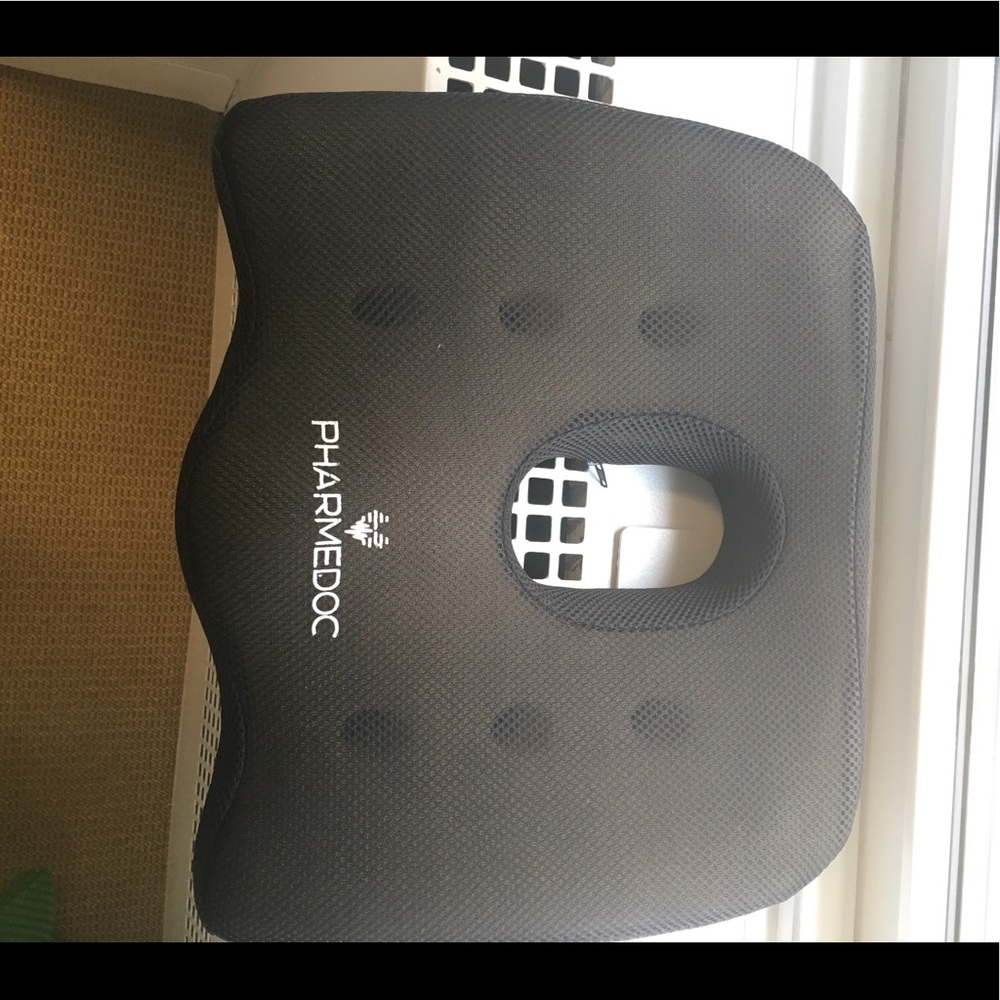 Seat cushion for office chair and car seat